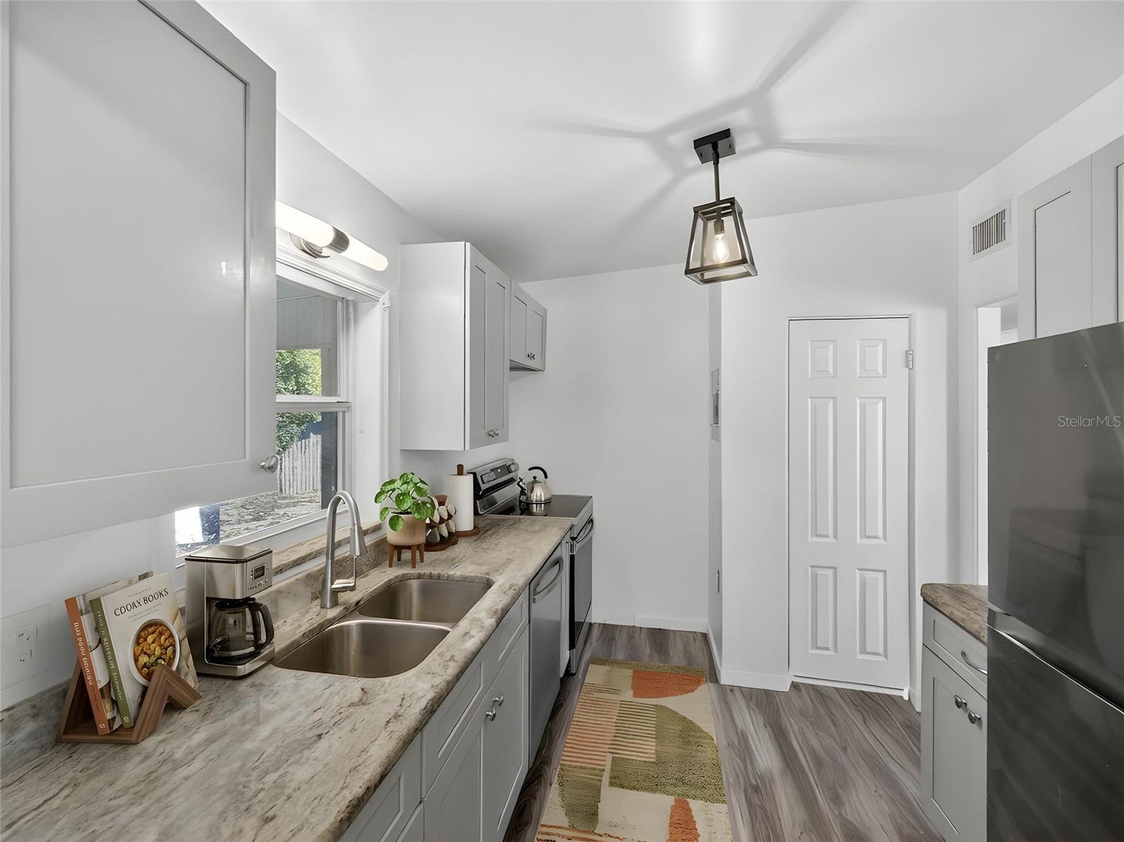 Image 12 of 39 For 4708 Abaca Street