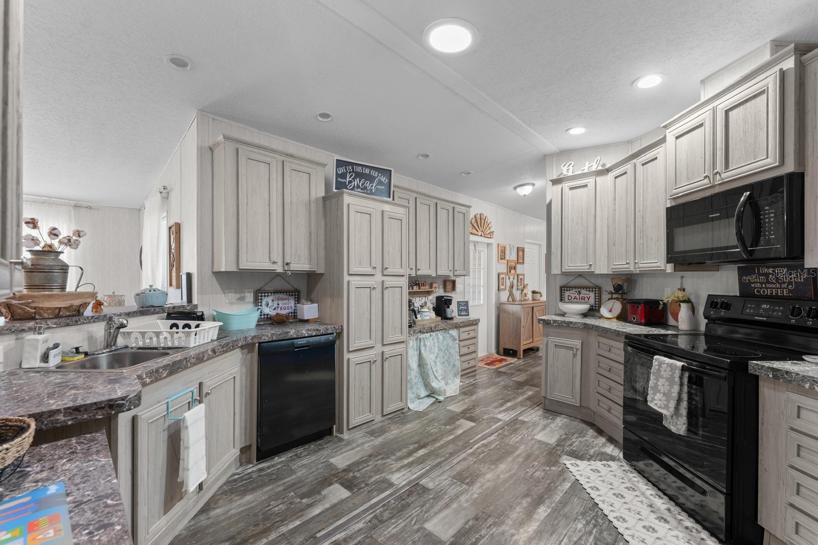 Image 8 of 31 For 6300 Green Pond Road