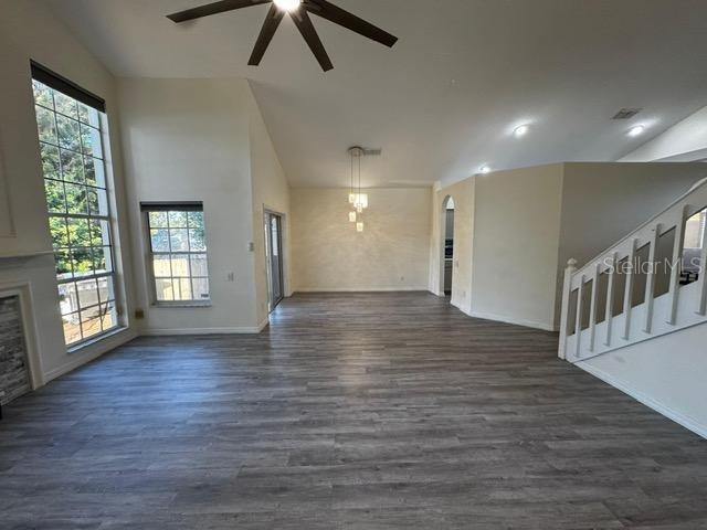 Image 13 of 36 For 306 Oak Park Place