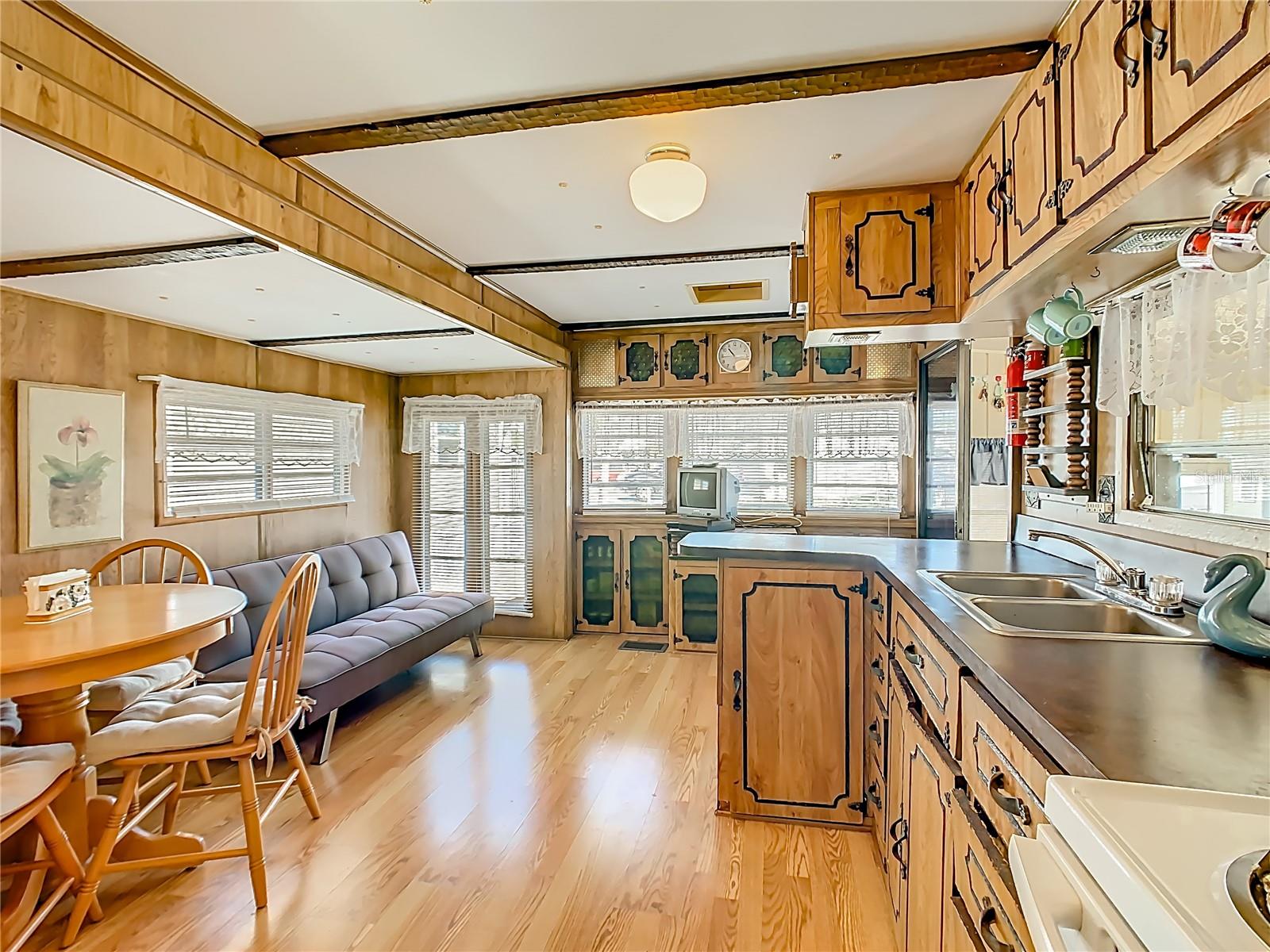 Image 11 of 30 For 9000 Us Hwy 192  407