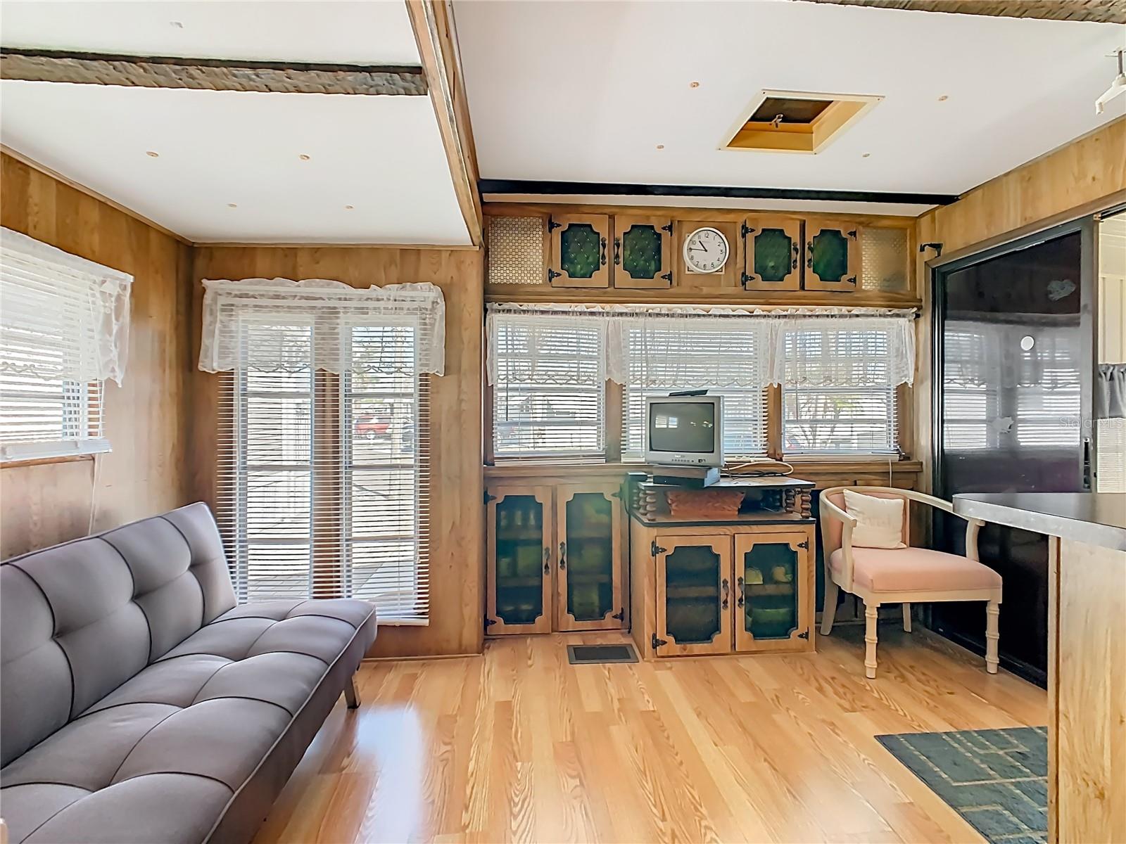 Image 2 of 30 For 9000 Us Hwy 192  407