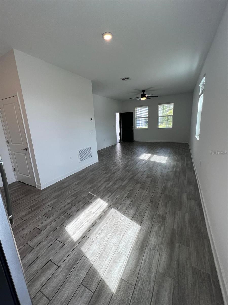 Image 4 of 41 For 2817 Camden Way