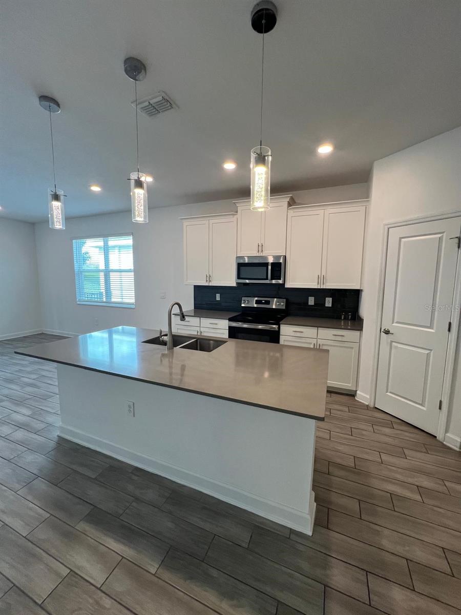 Image 9 of 41 For 2817 Camden Way