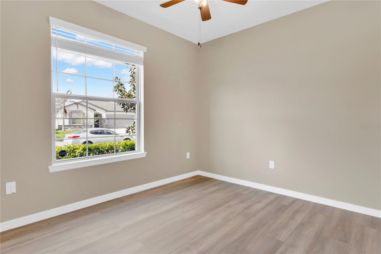 Image 10 of 22 For 1892 Cayman Cove Circle