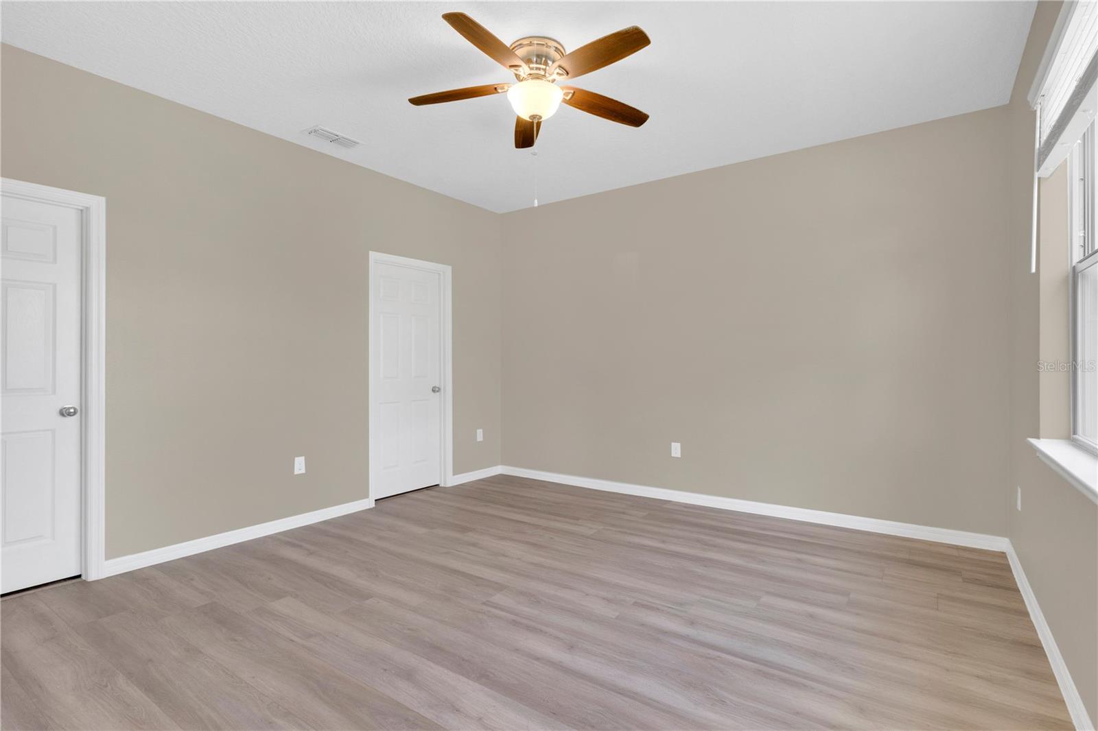 Image 7 of 22 For 1892 Cayman Cove Circle