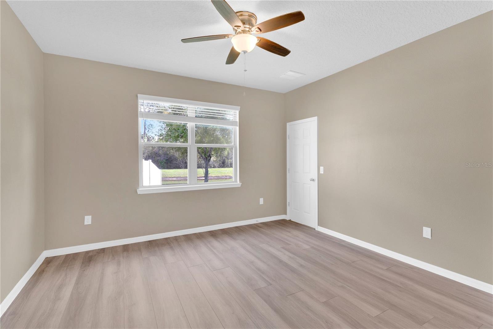 Image 8 of 22 For 1892 Cayman Cove Circle