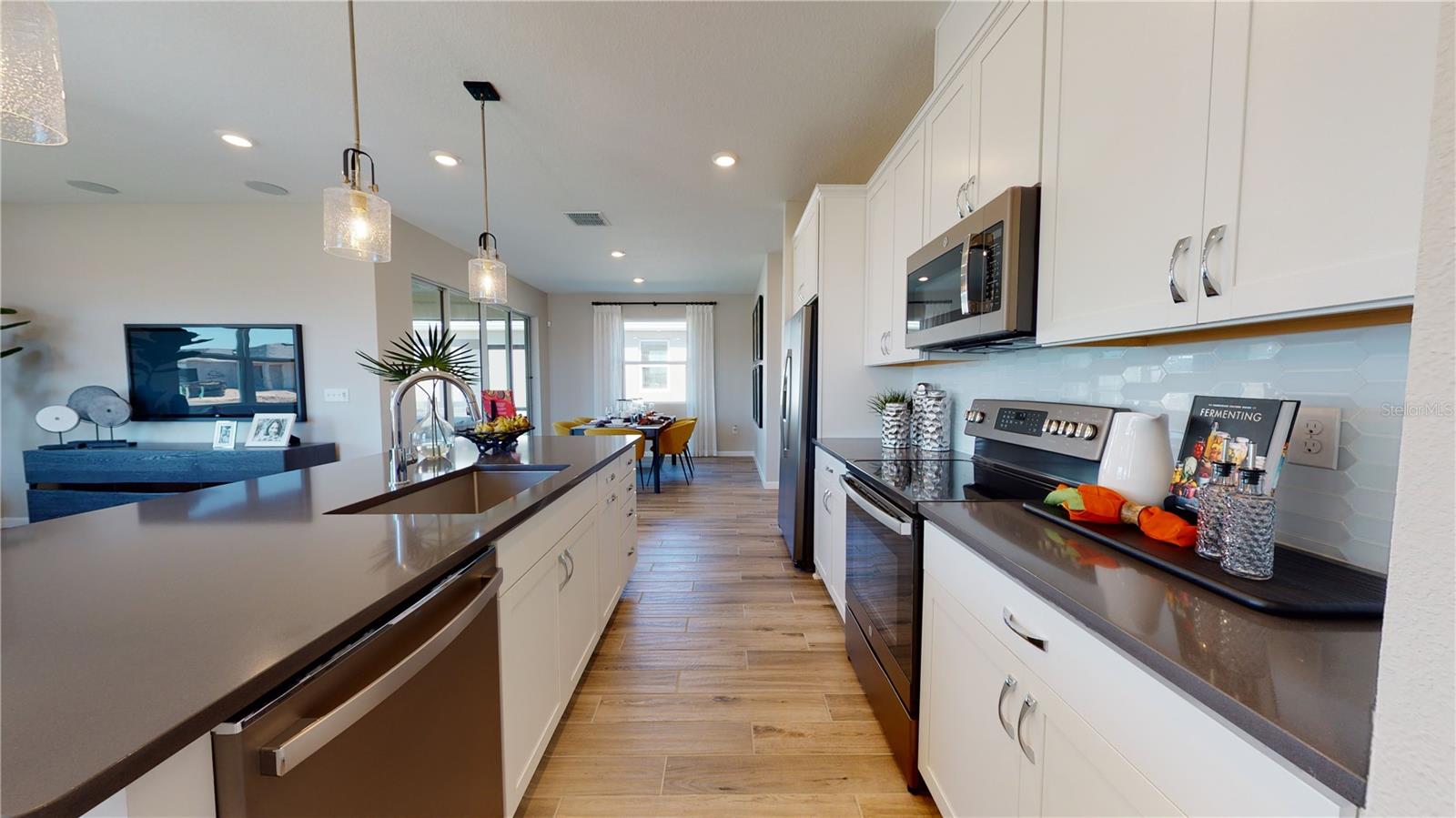 Image 6 of 16 For 2520 29th Lane E