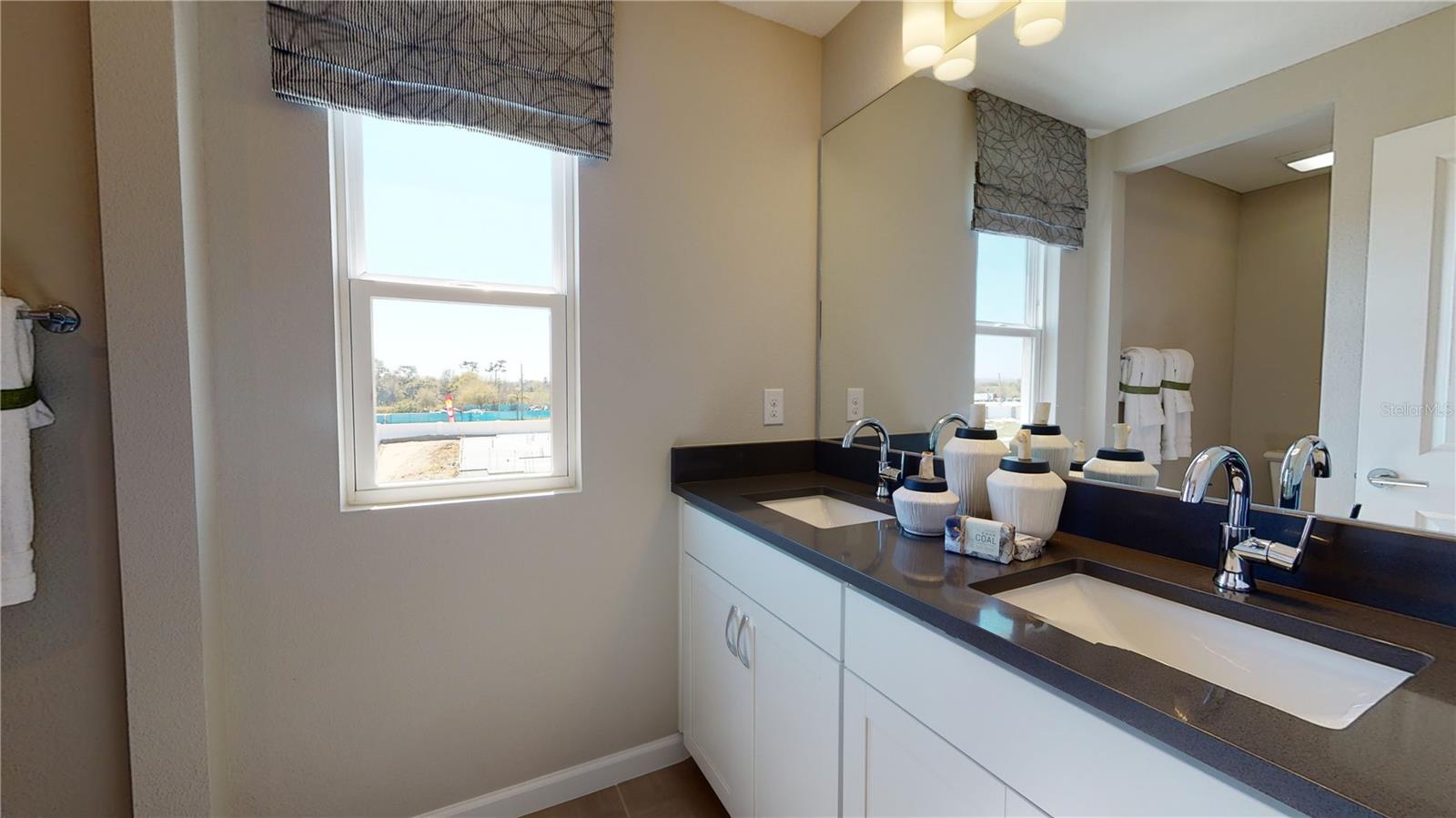 Image 7 of 16 For 2520 29th Lane E