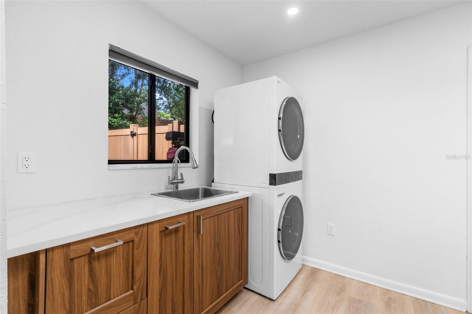 Image 24 of 69 For 1865 North Street