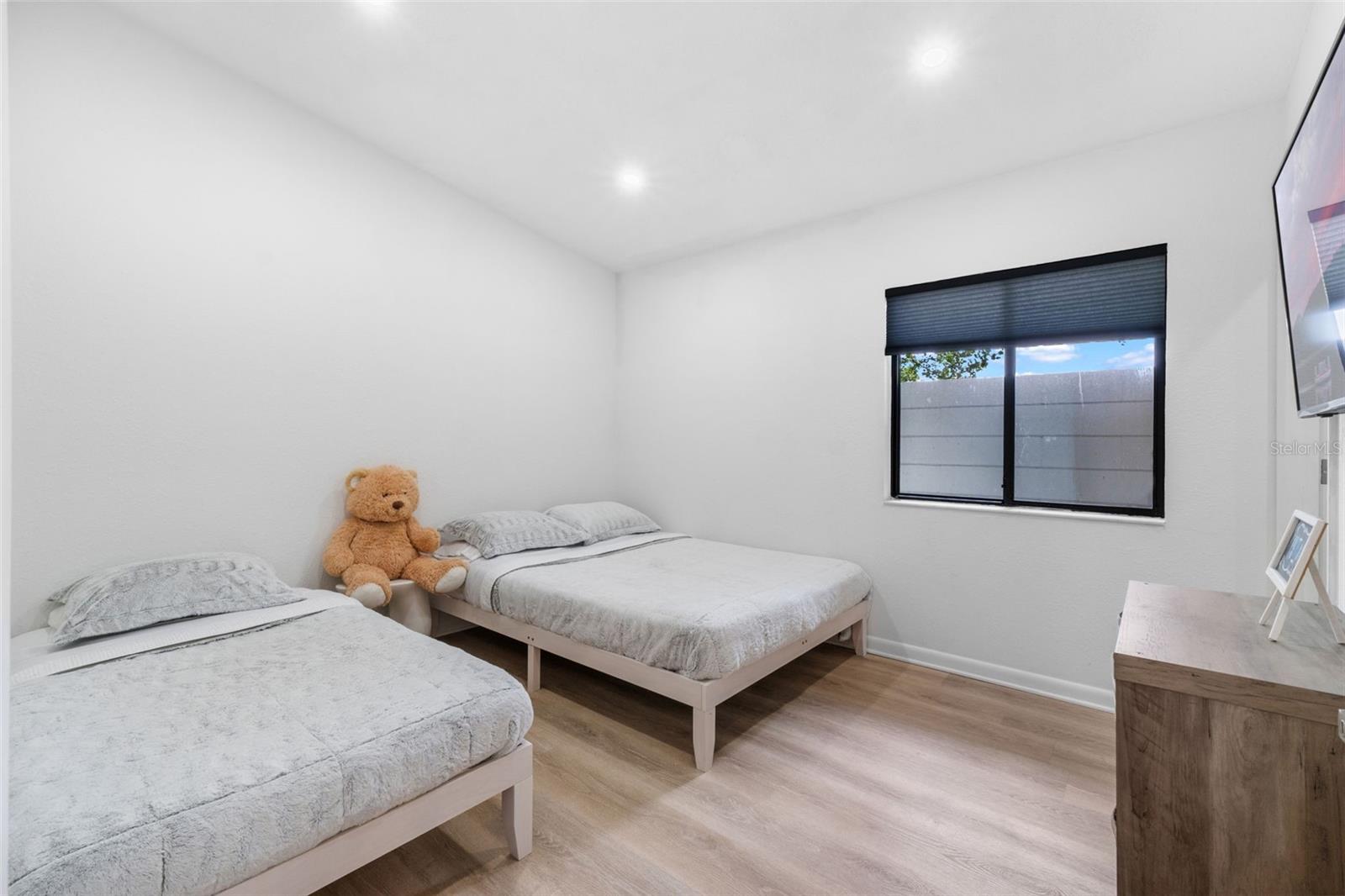 Image 32 of 69 For 1865 North Street