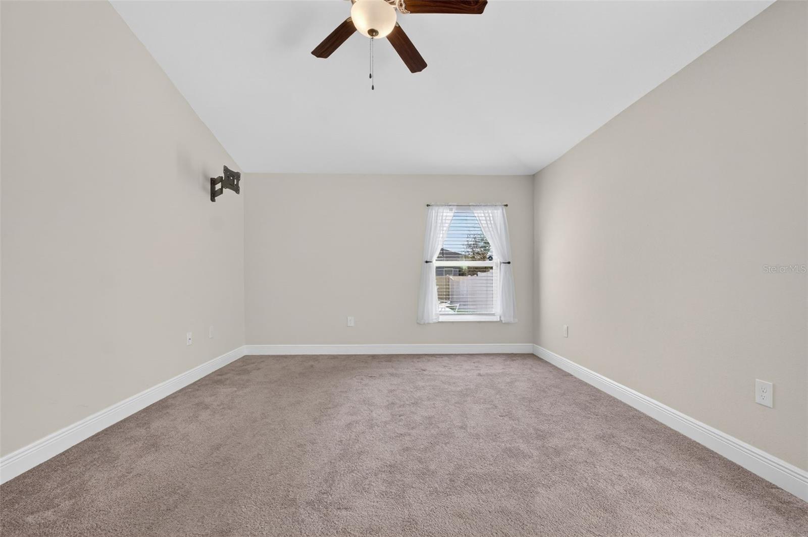 Image 27 of 63 For 649 Meadow Pointe Drive