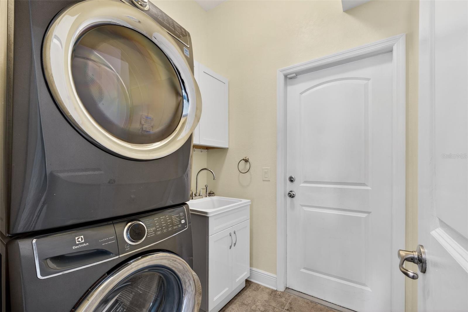 Image 38 of 63 For 649 Meadow Pointe Drive