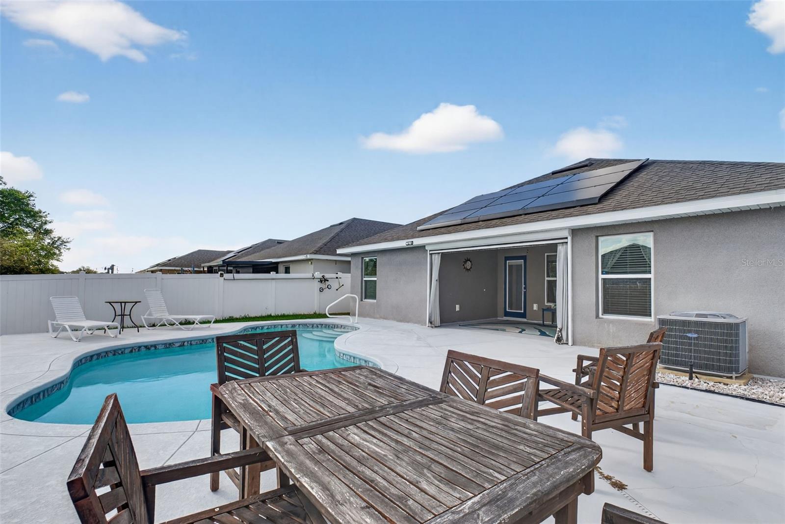 Image 43 of 63 For 649 Meadow Pointe Drive