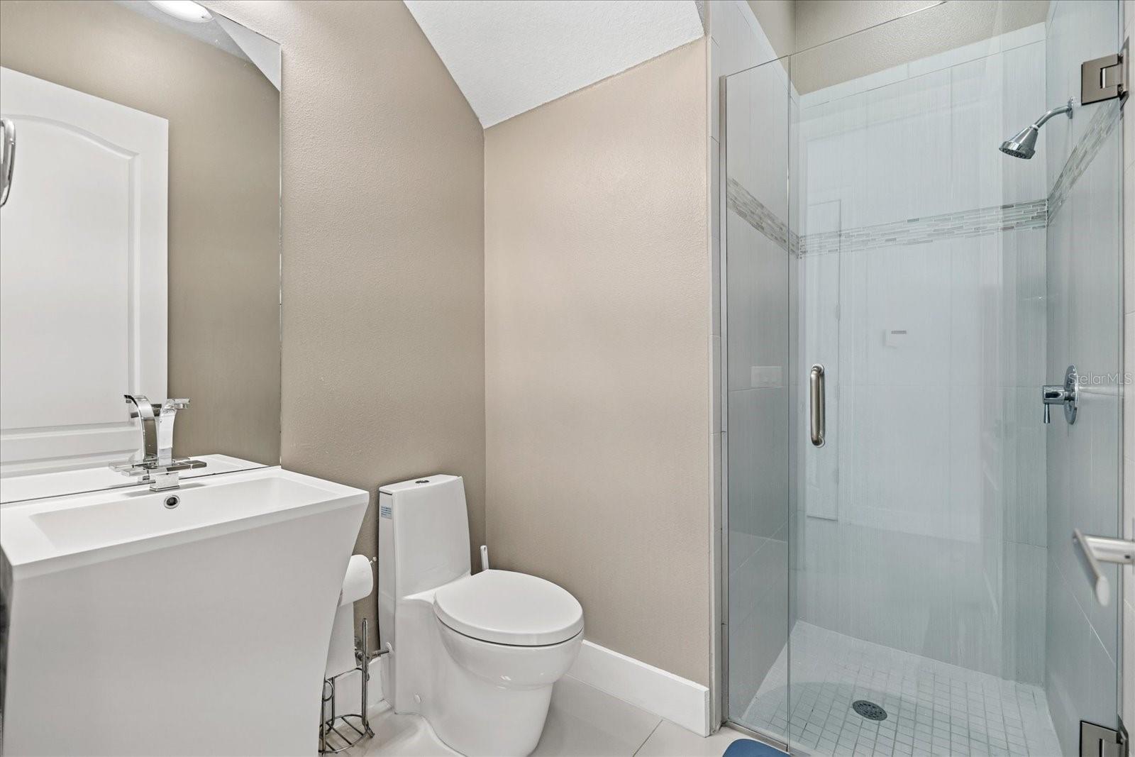 Image 33 of 45 For 1587 Castile Street