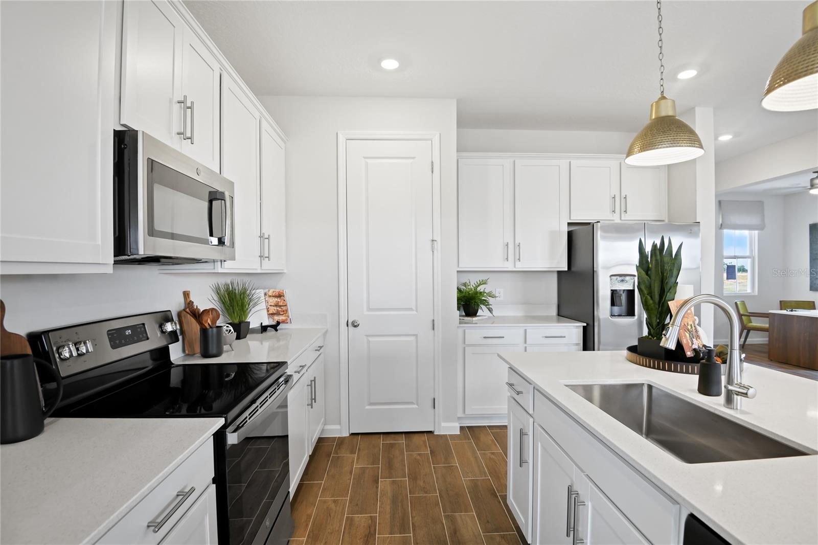 Image 7 of 20 For 2521 29th Lane E