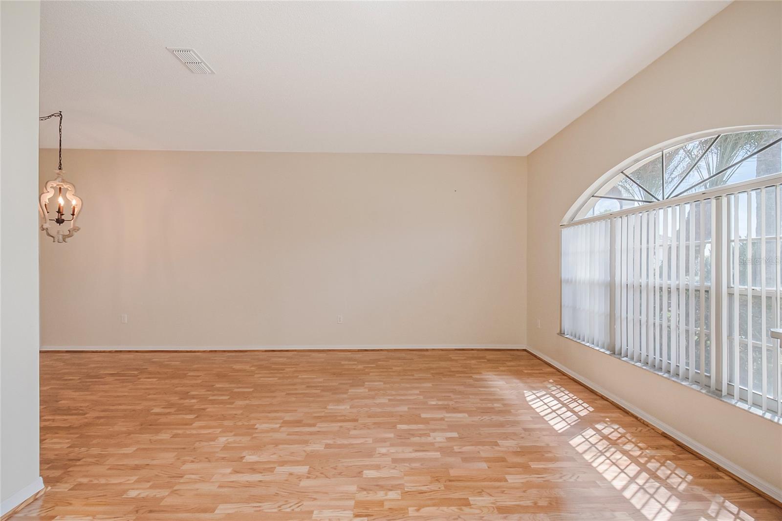 Image 5 of 47 For 603 Pinehurst Court