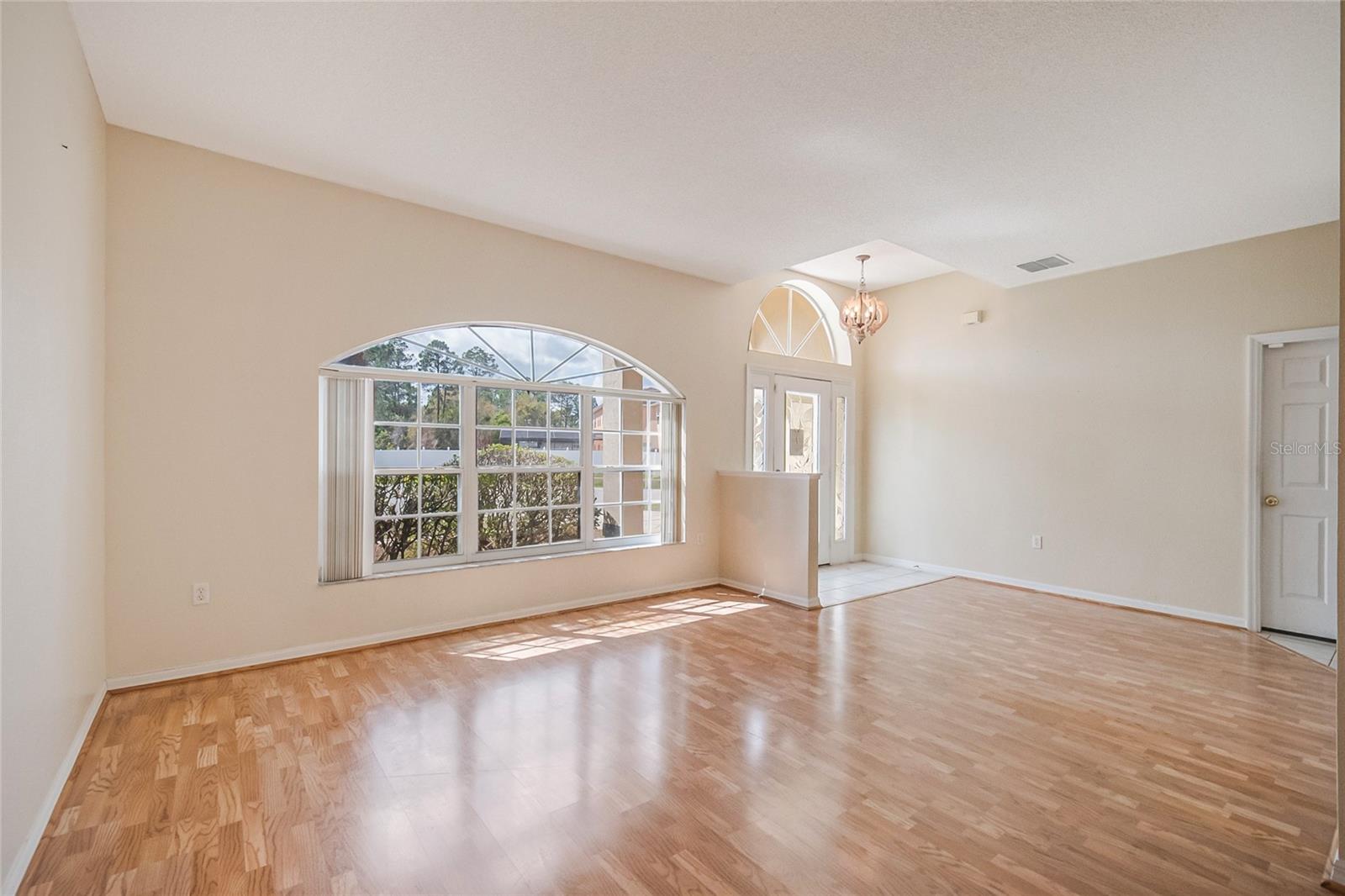 Image 7 of 47 For 603 Pinehurst Court