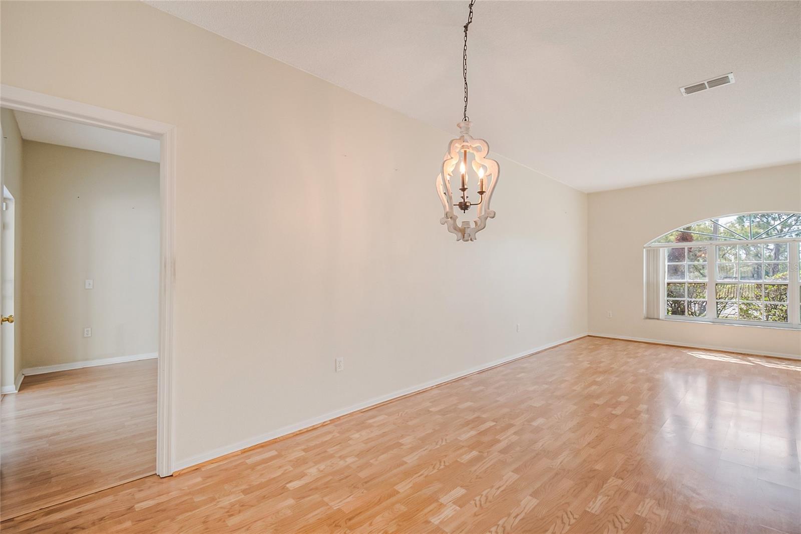 Image 9 of 47 For 603 Pinehurst Court