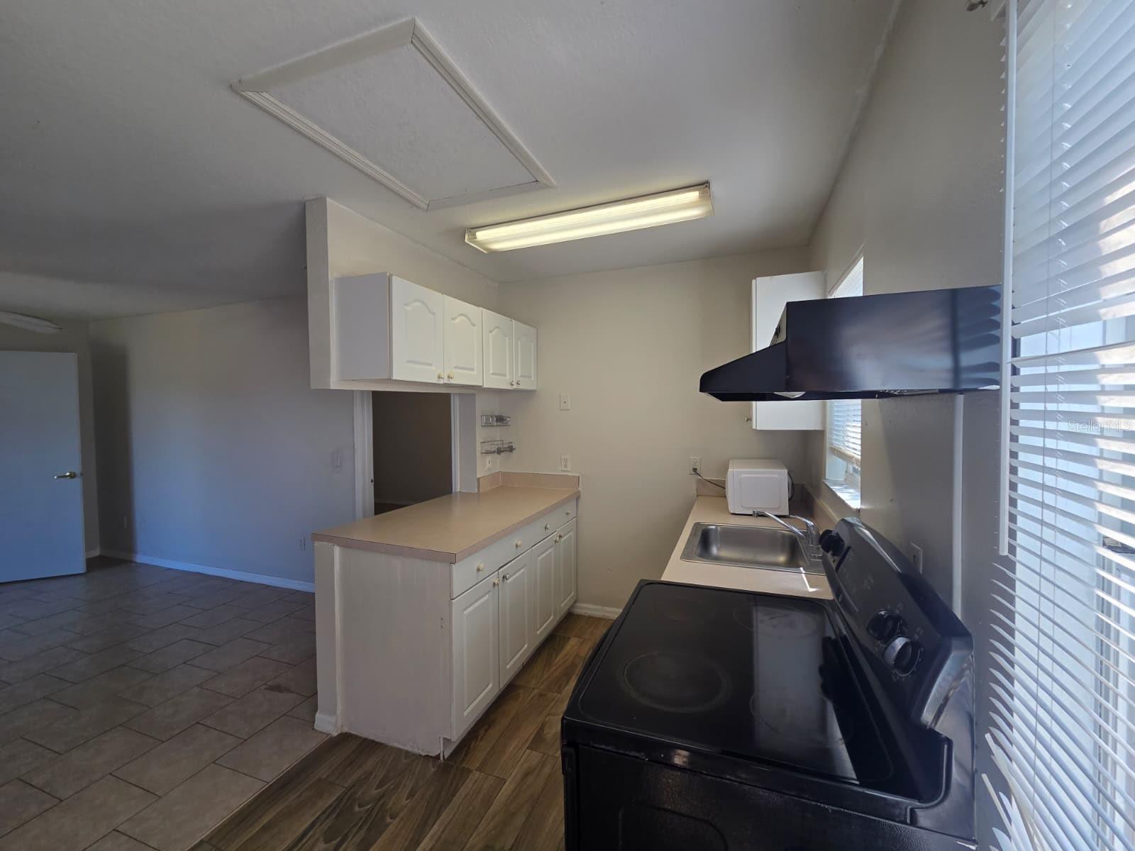 Image 6 of 27 For 609 Caribbean Drive  B