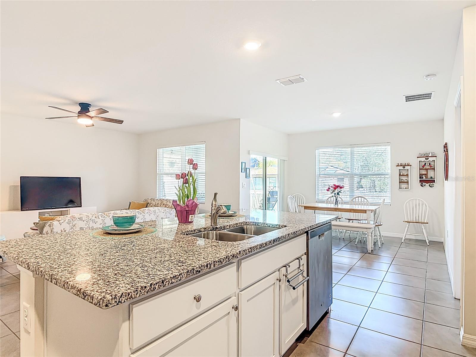 Image 10 of 53 For 712 Red Hawk Lane