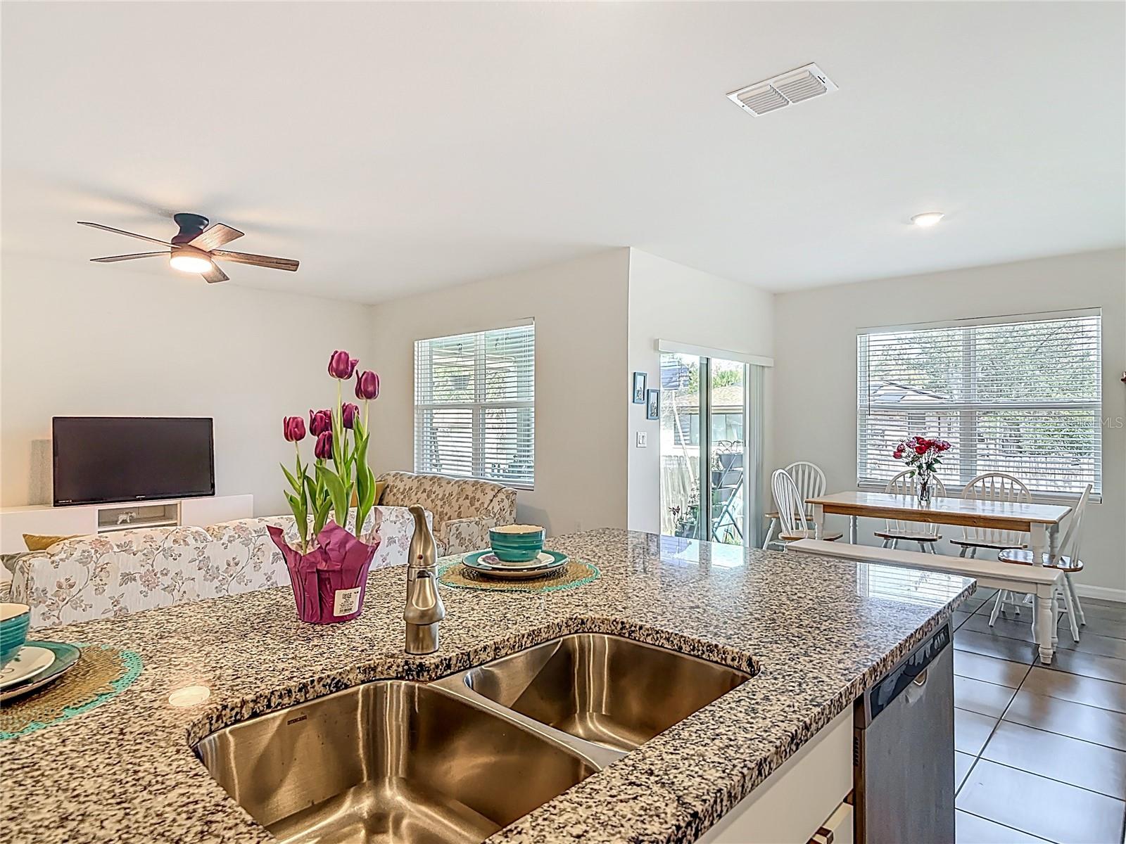 Image 13 of 53 For 712 Red Hawk Lane