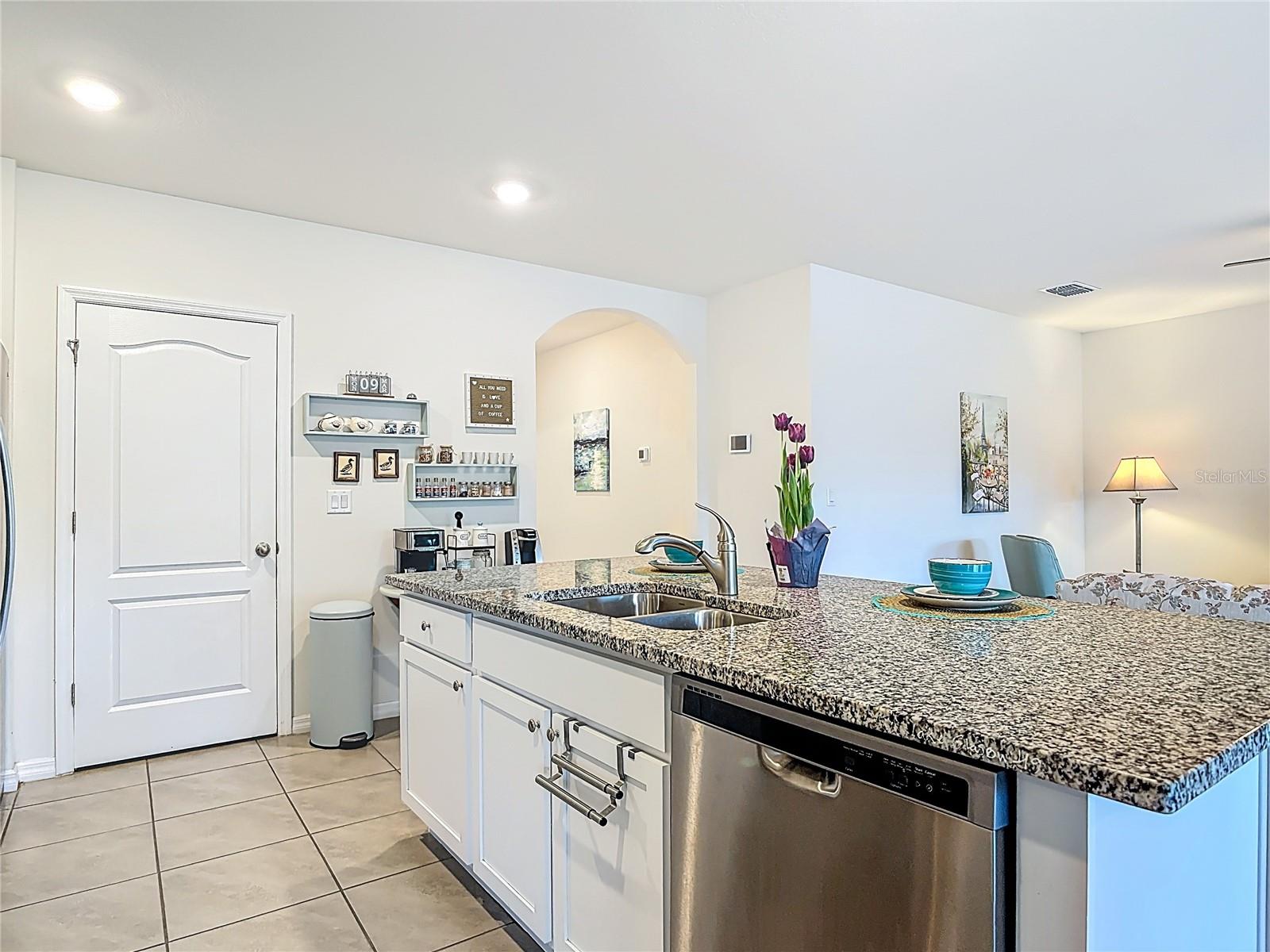 Image 14 of 53 For 712 Red Hawk Lane