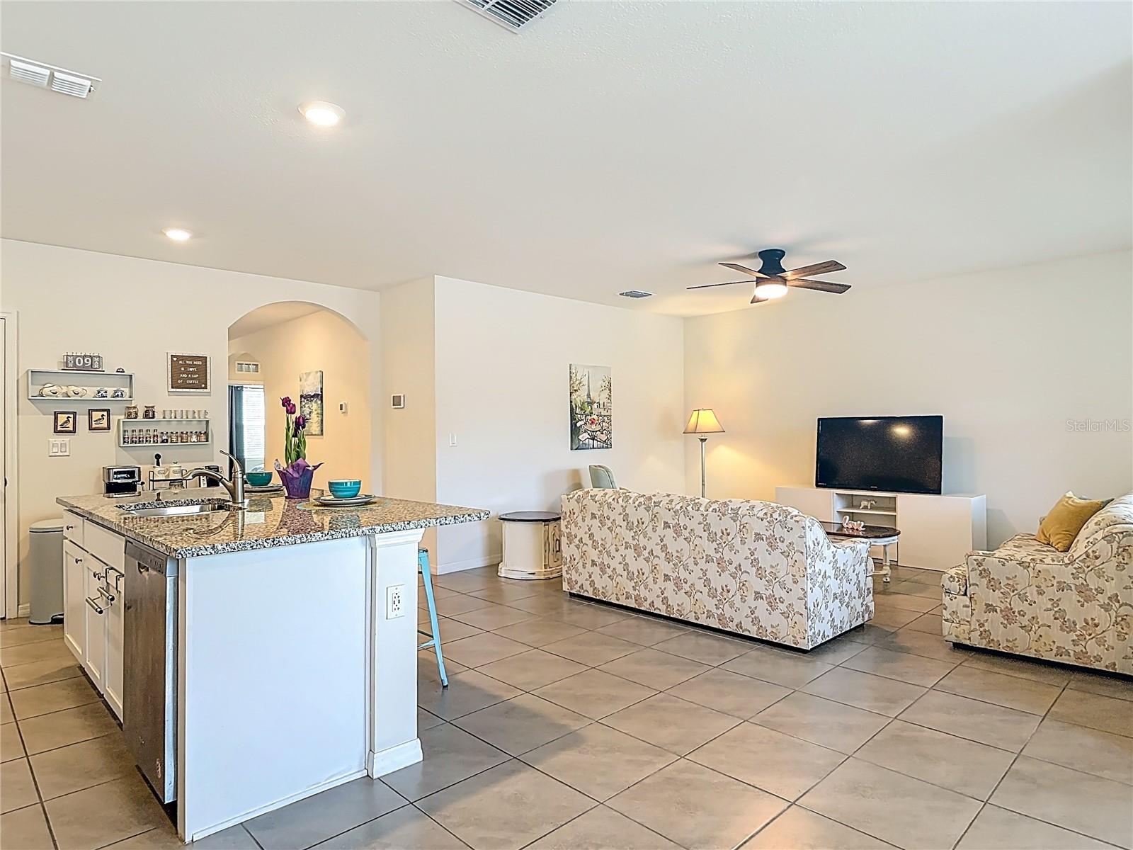 Image 15 of 53 For 712 Red Hawk Lane