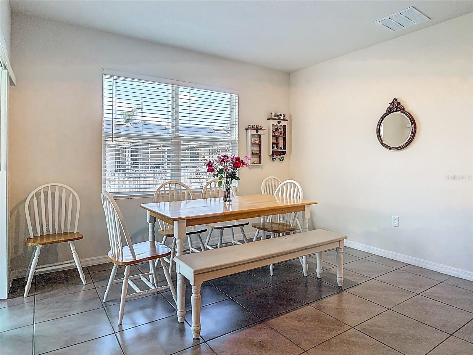 Image 18 of 53 For 712 Red Hawk Lane