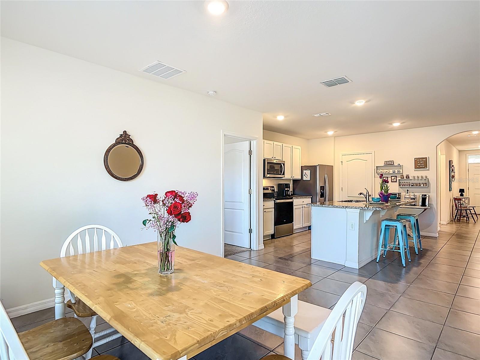 Image 19 of 53 For 712 Red Hawk Lane