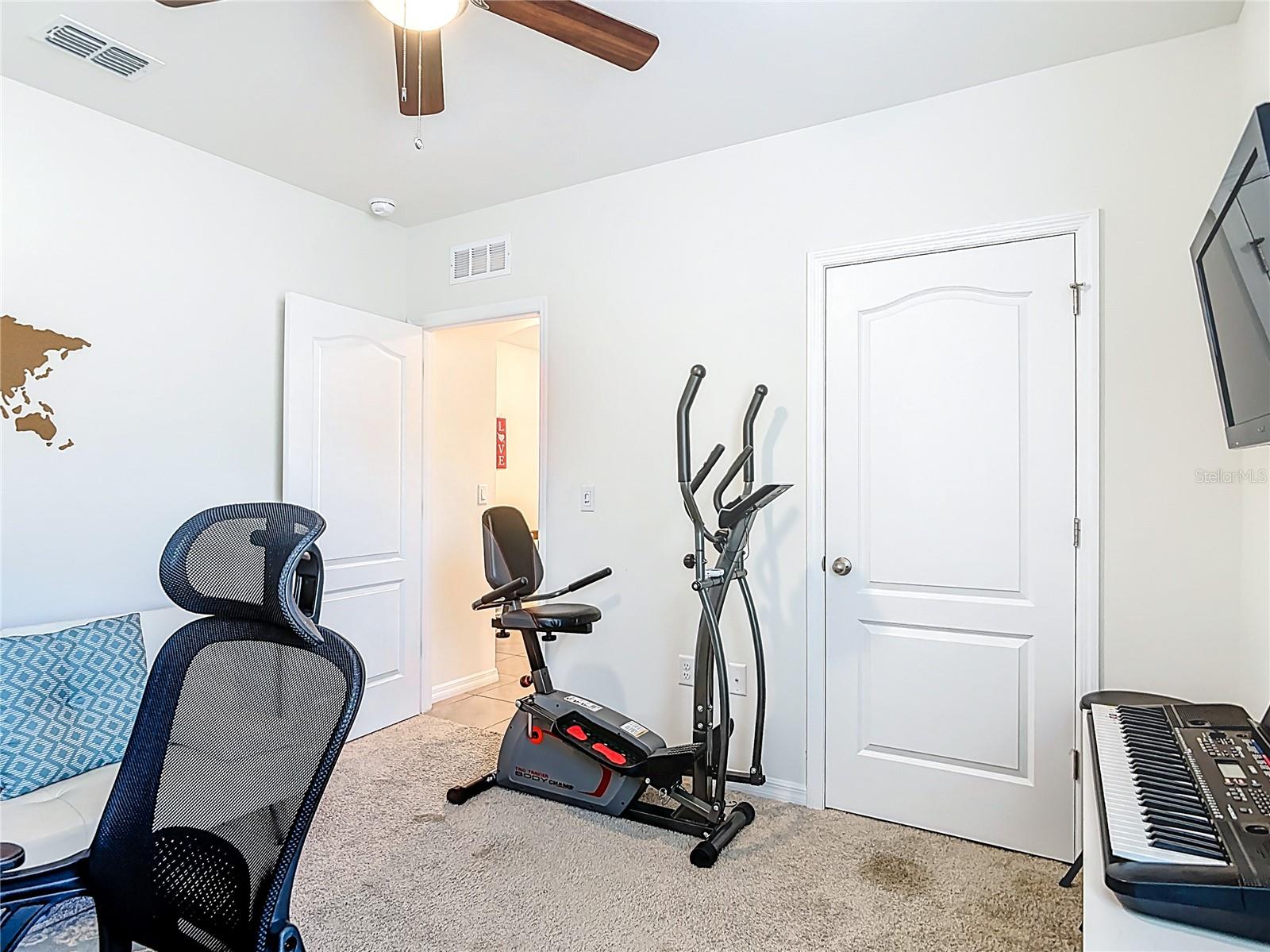 Image 23 of 53 For 712 Red Hawk Lane