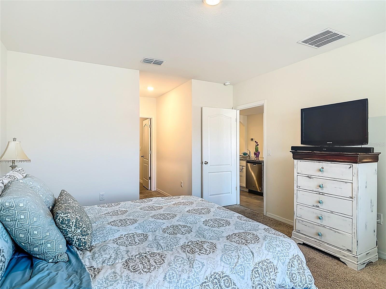 Image 24 of 53 For 712 Red Hawk Lane