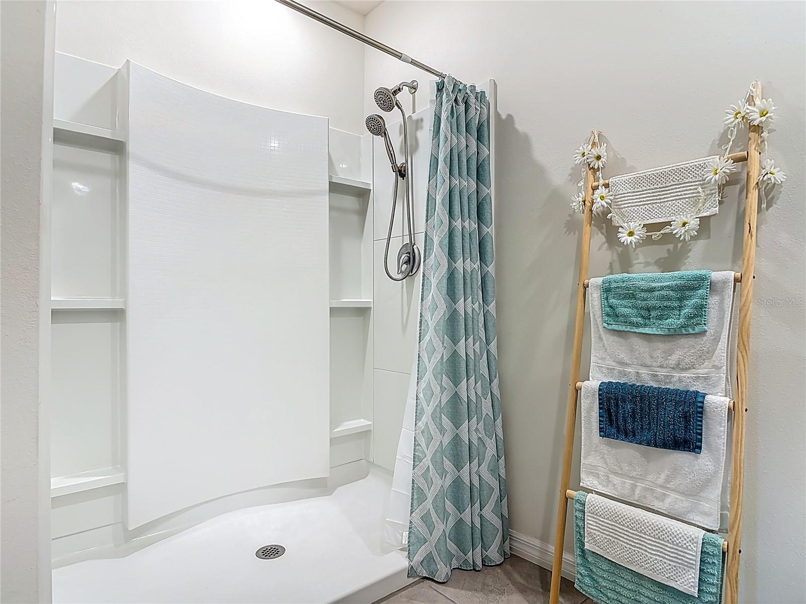 Image 31 of 53 For 712 Red Hawk Lane