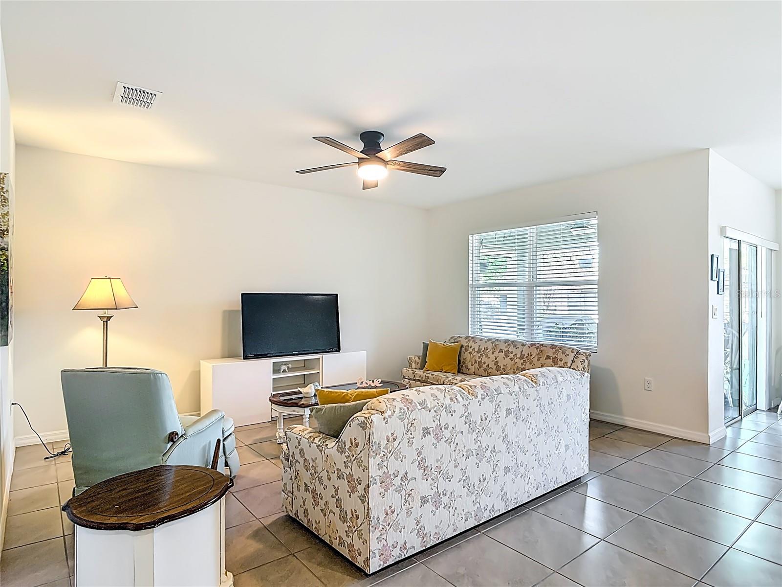 Image 5 of 53 For 712 Red Hawk Lane