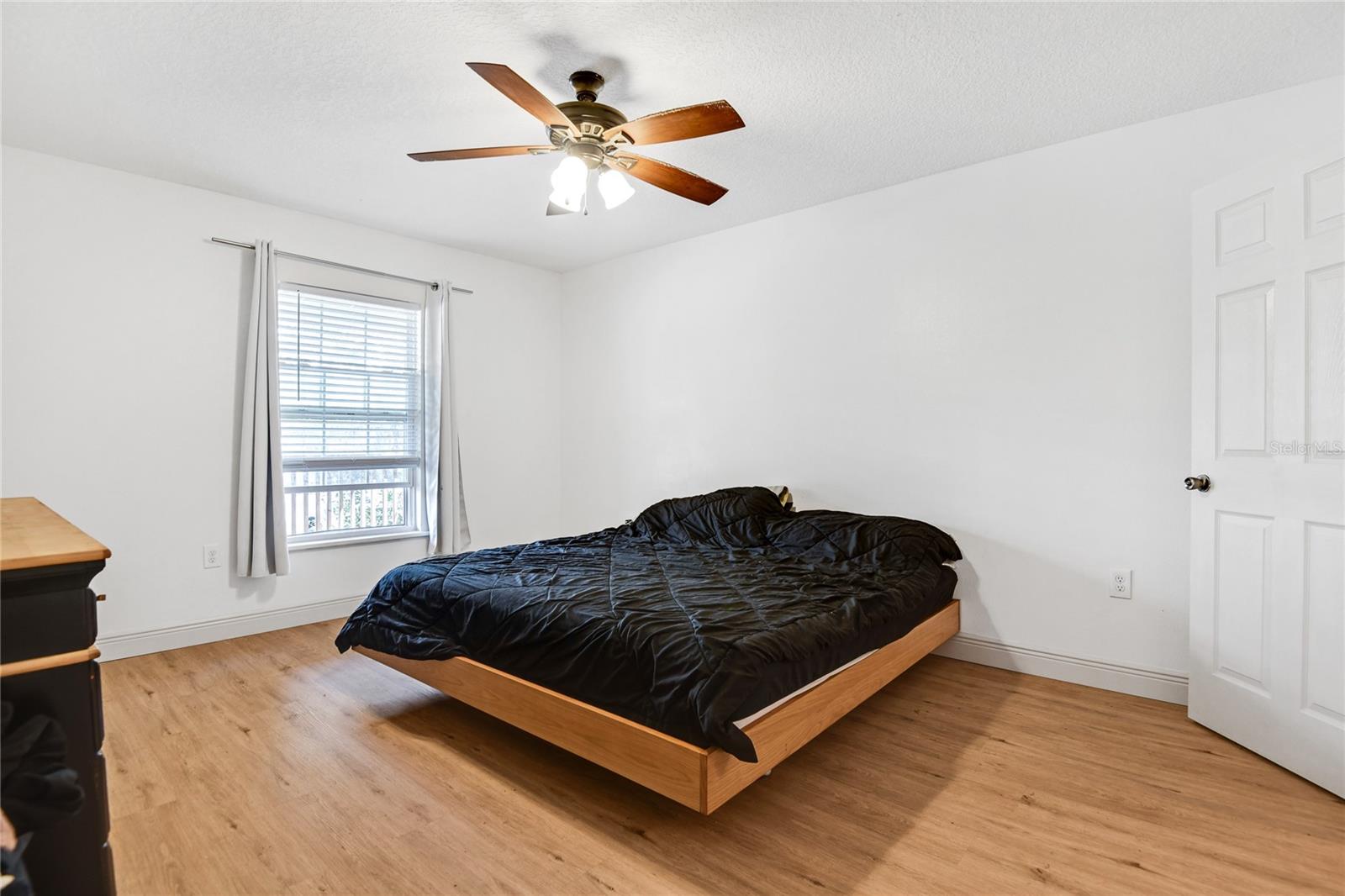 Image 13 of 20 For 17508 Rockledge Avenue