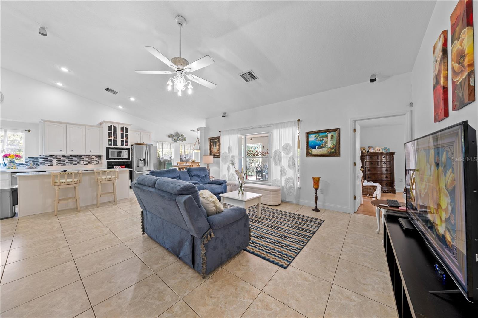 Image 14 of 47 For 6409 Shoreline