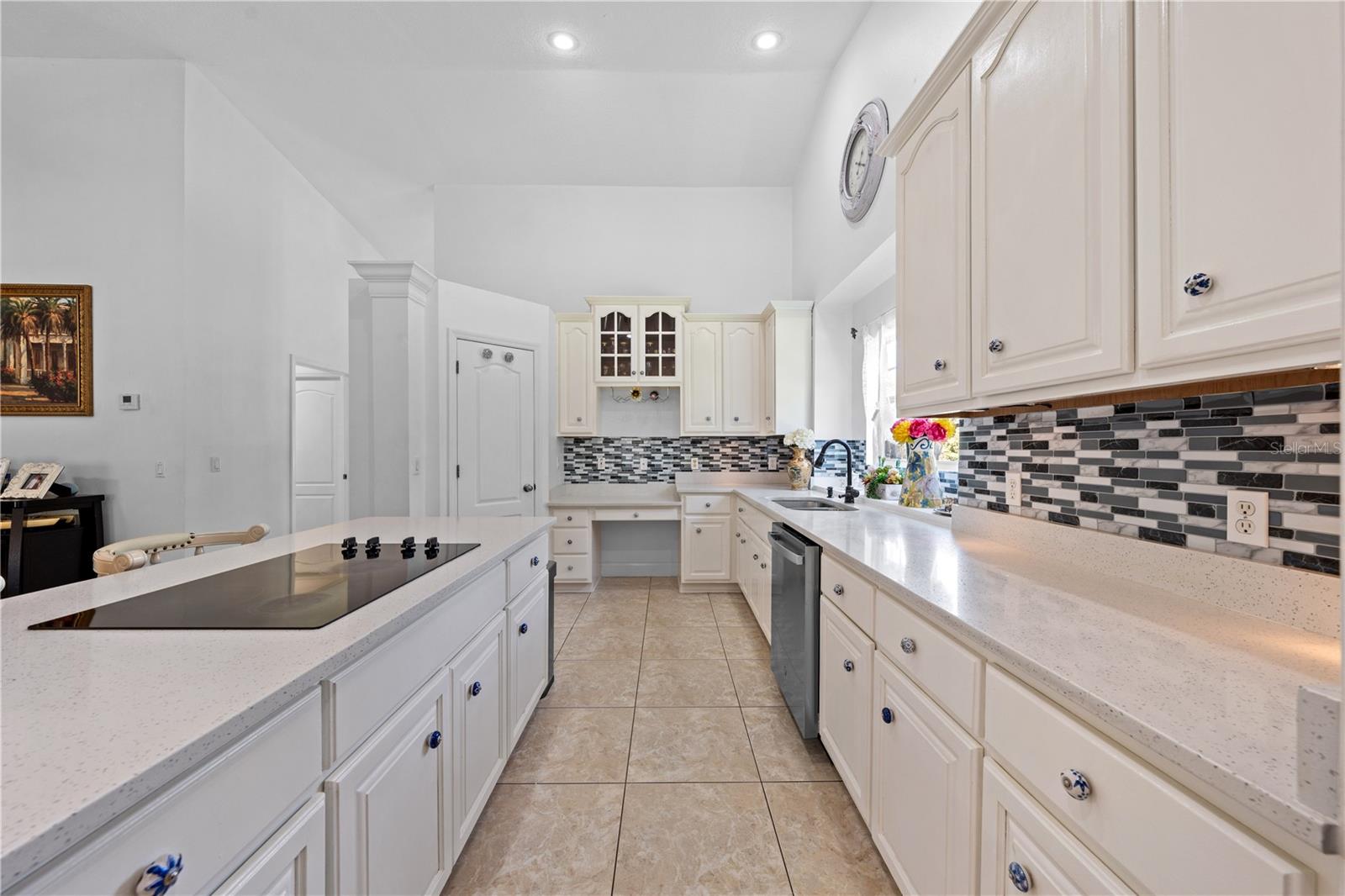 Image 18 of 47 For 6409 Shoreline