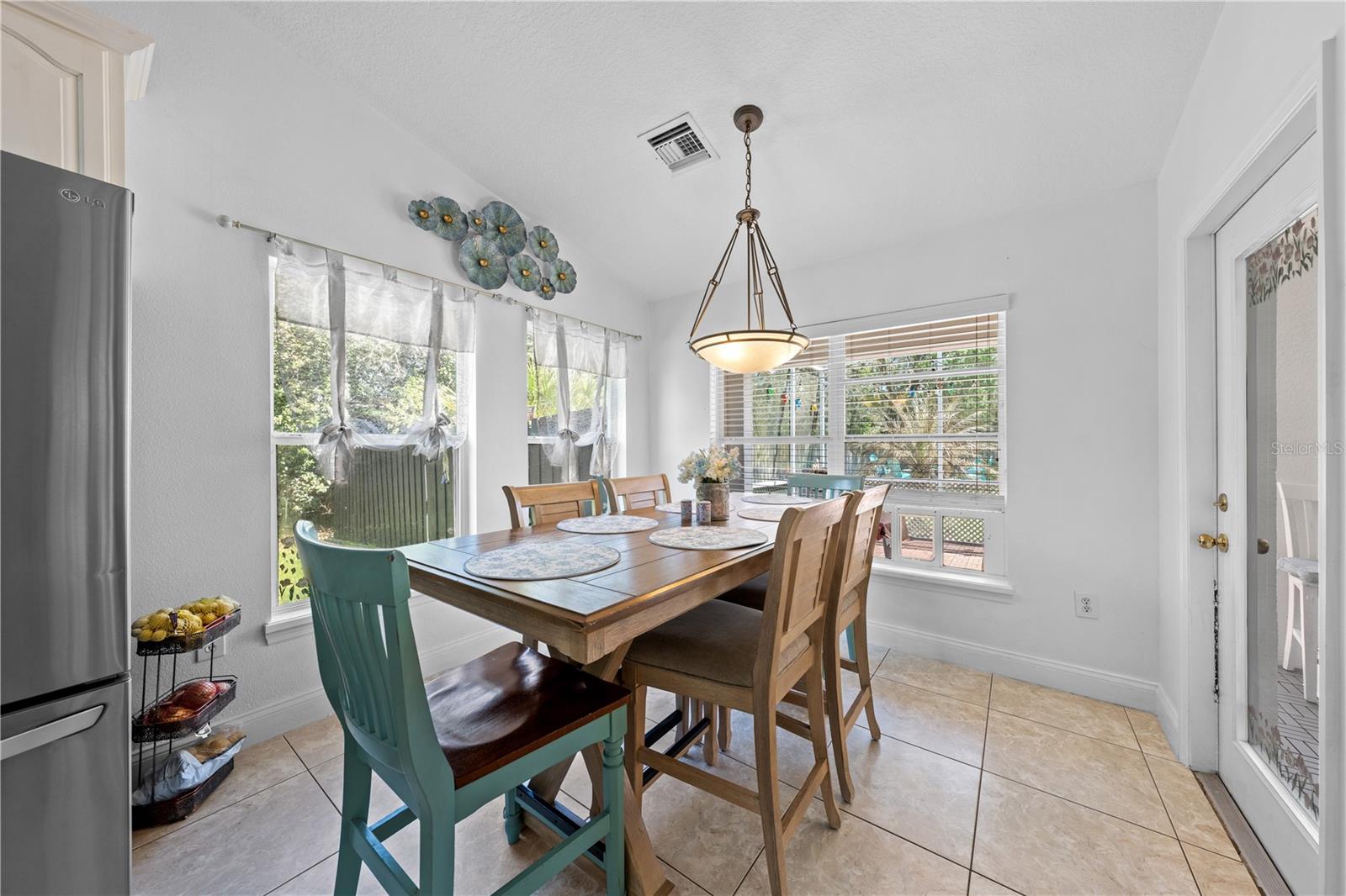 Image 21 of 47 For 6409 Shoreline