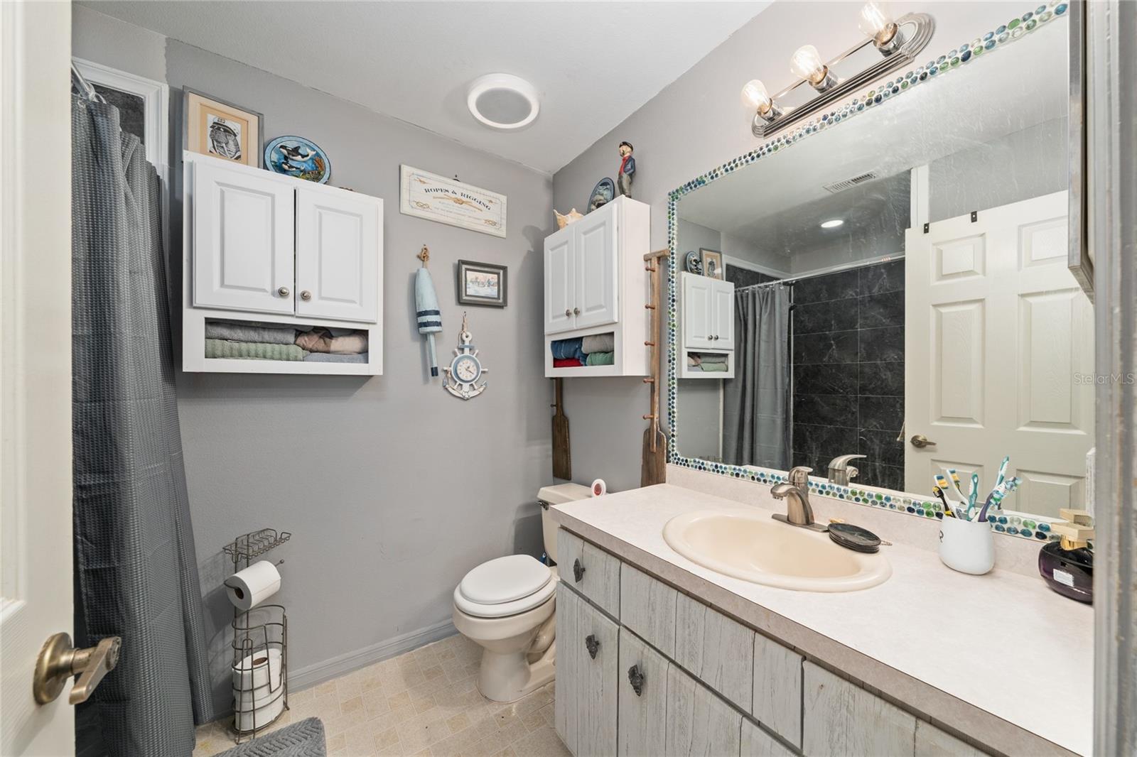 Image 25 of 41 For 4701 Lake Shore Drive