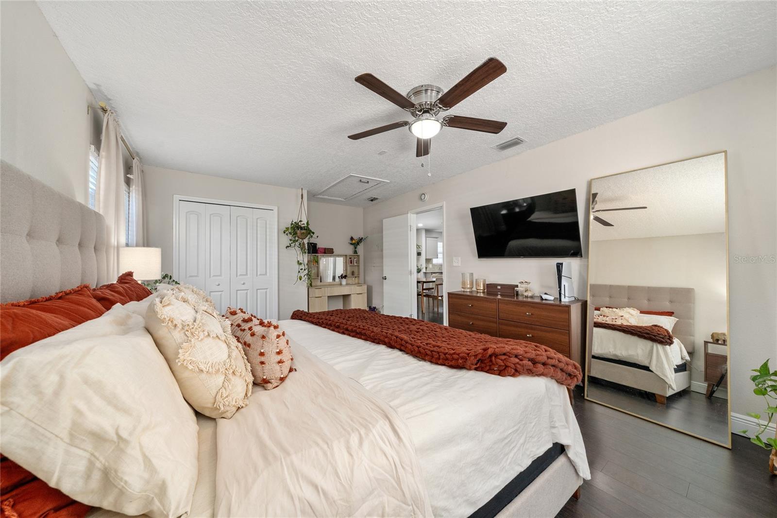 Image 12 of 32 For 6 17 Th St  