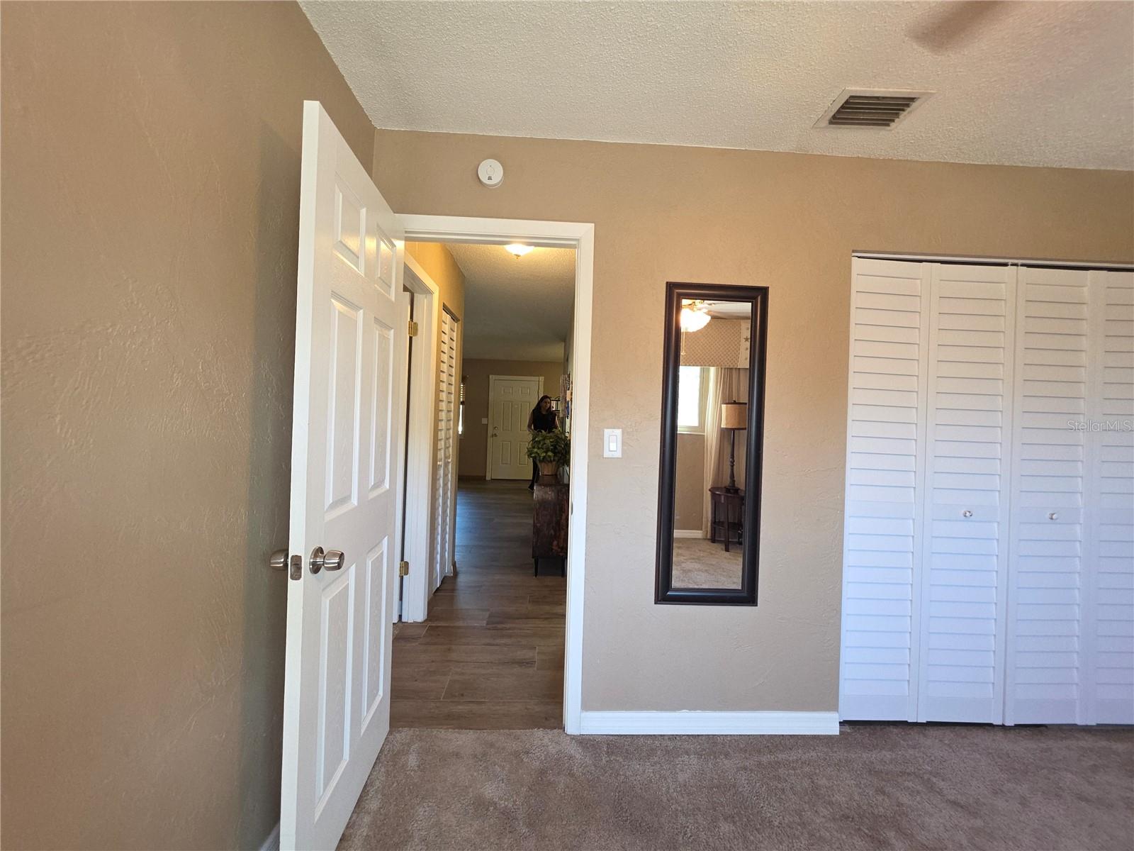 Image 19 of 26 For 400 Oakridge Boulevard 60