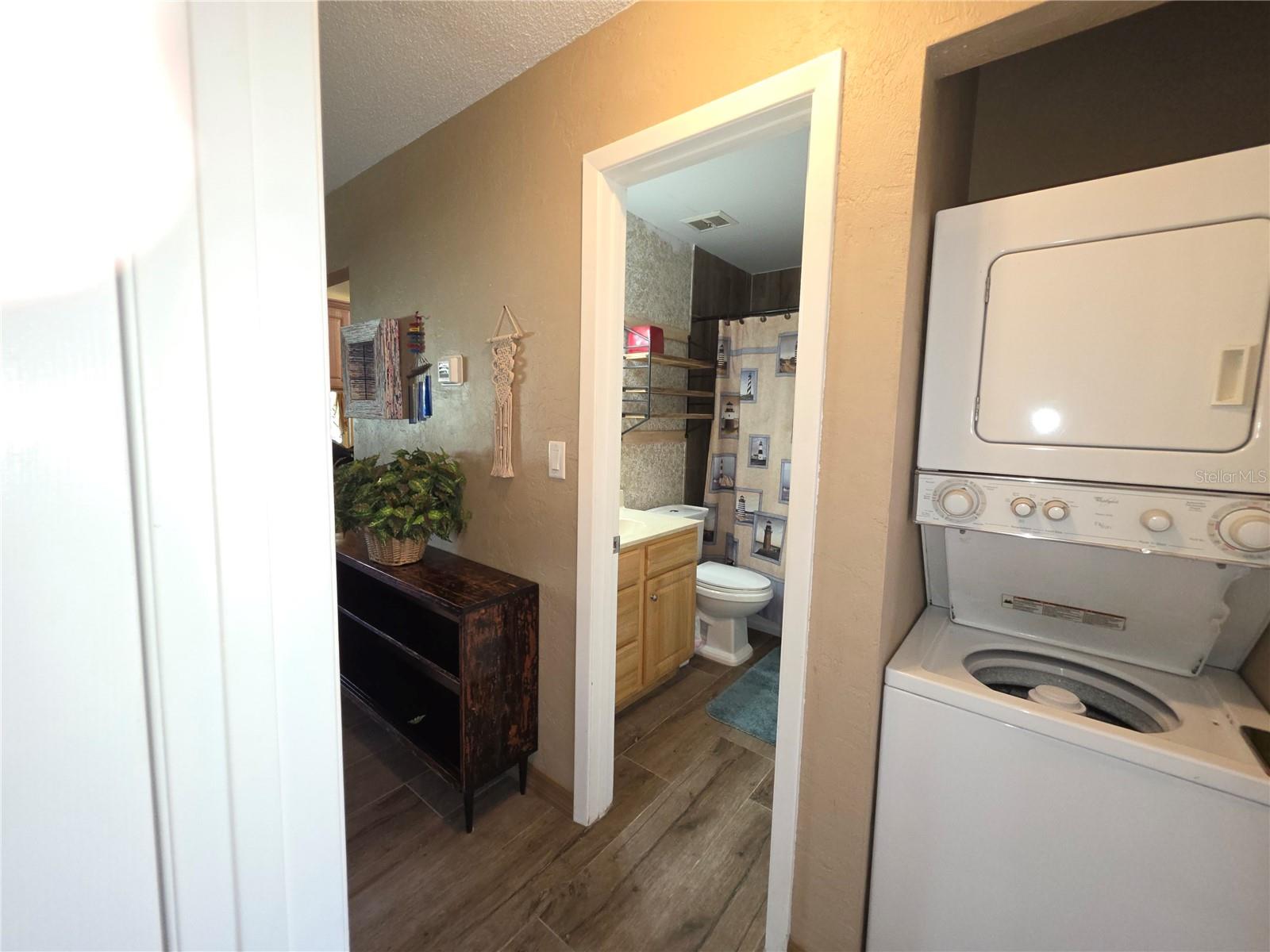 Image 21 of 26 For 400 Oakridge Boulevard 60