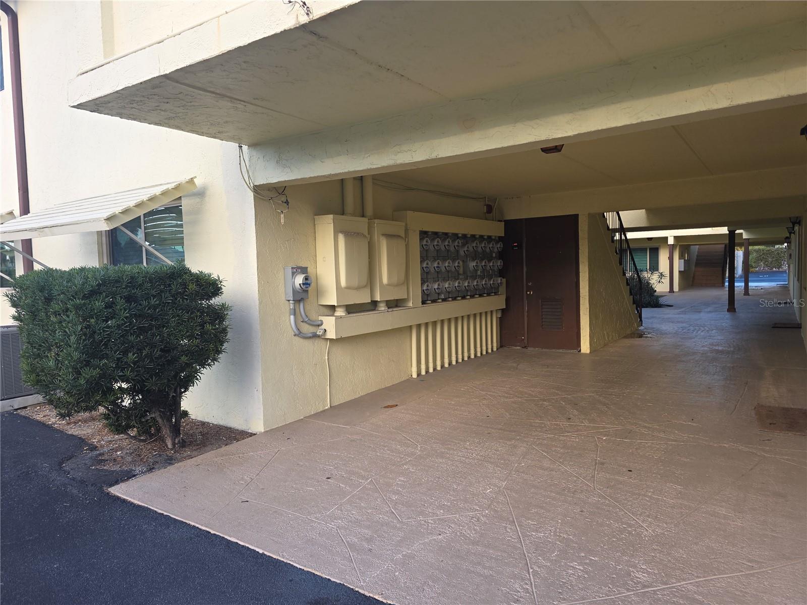 Image 23 of 26 For 400 Oakridge Boulevard 60