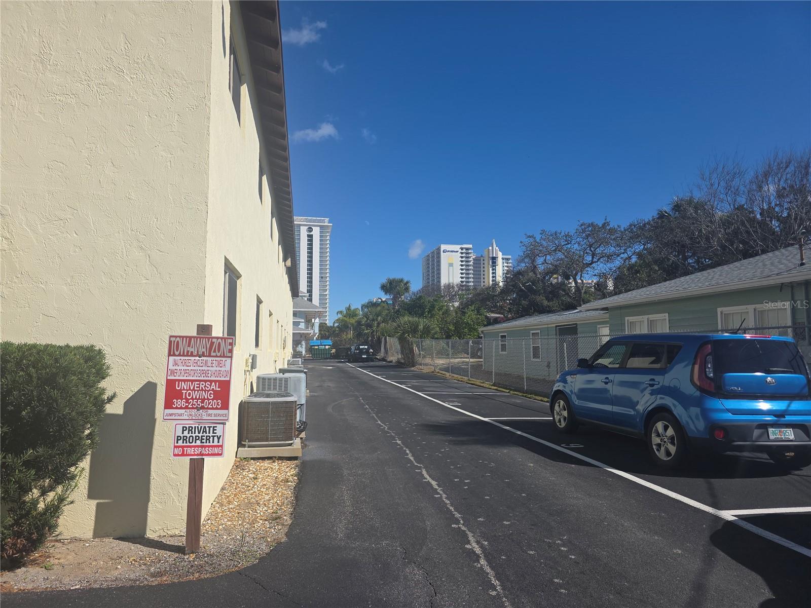 Image 24 of 26 For 400 Oakridge Boulevard 60