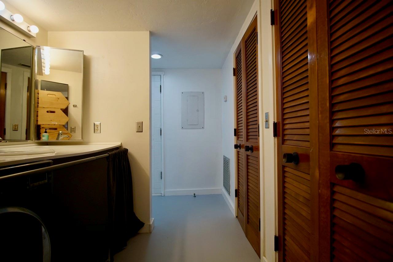 Image 7 of 14 For 5060 Sherwood Lane 5060