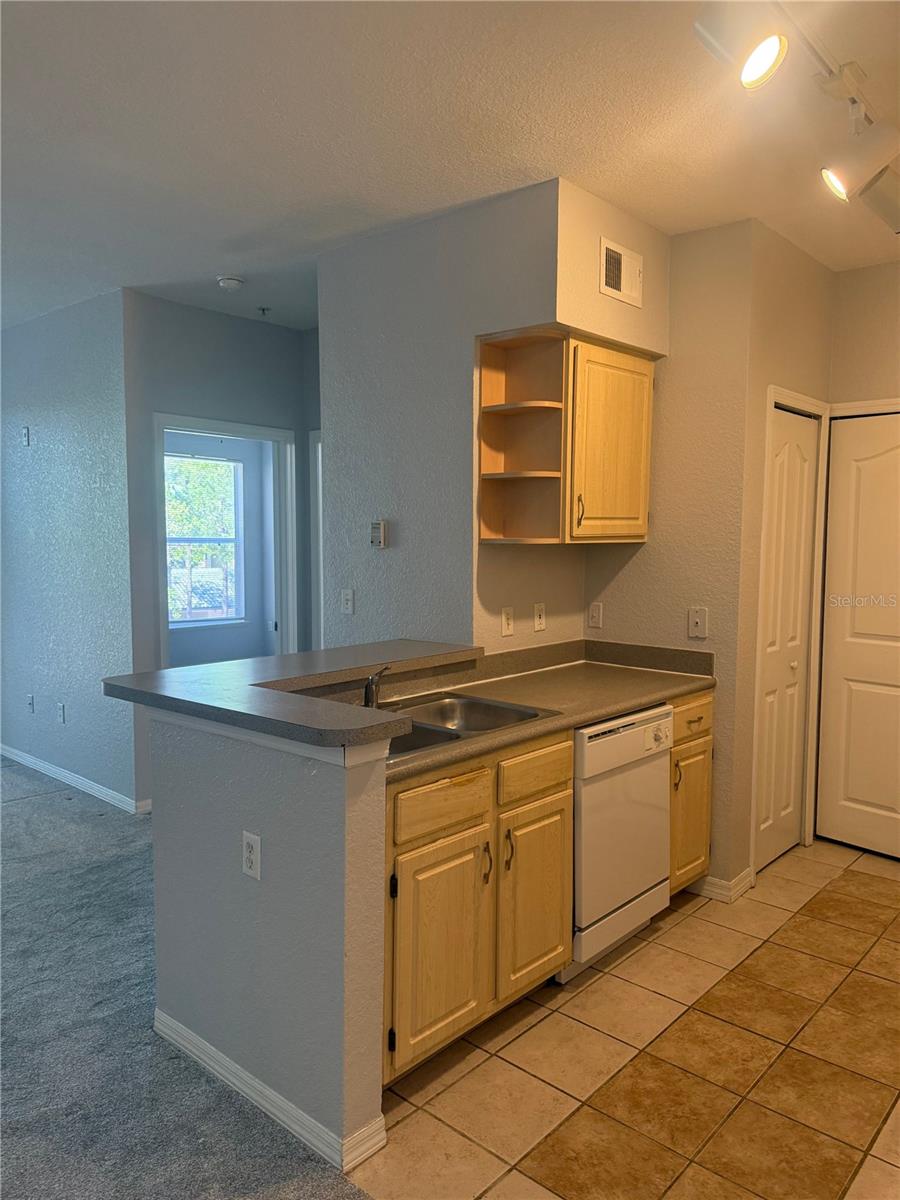 Image 7 of 21 For 8904 Legacy Court 209