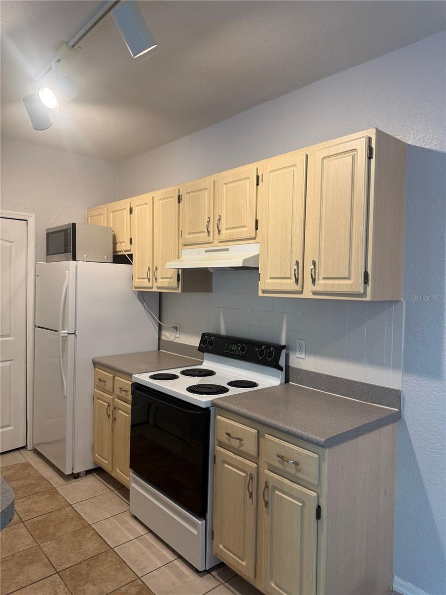 Image 8 of 21 For 8904 Legacy Court 209