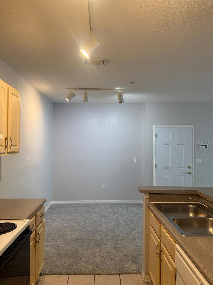 Image 9 of 21 For 8904 Legacy Court 209