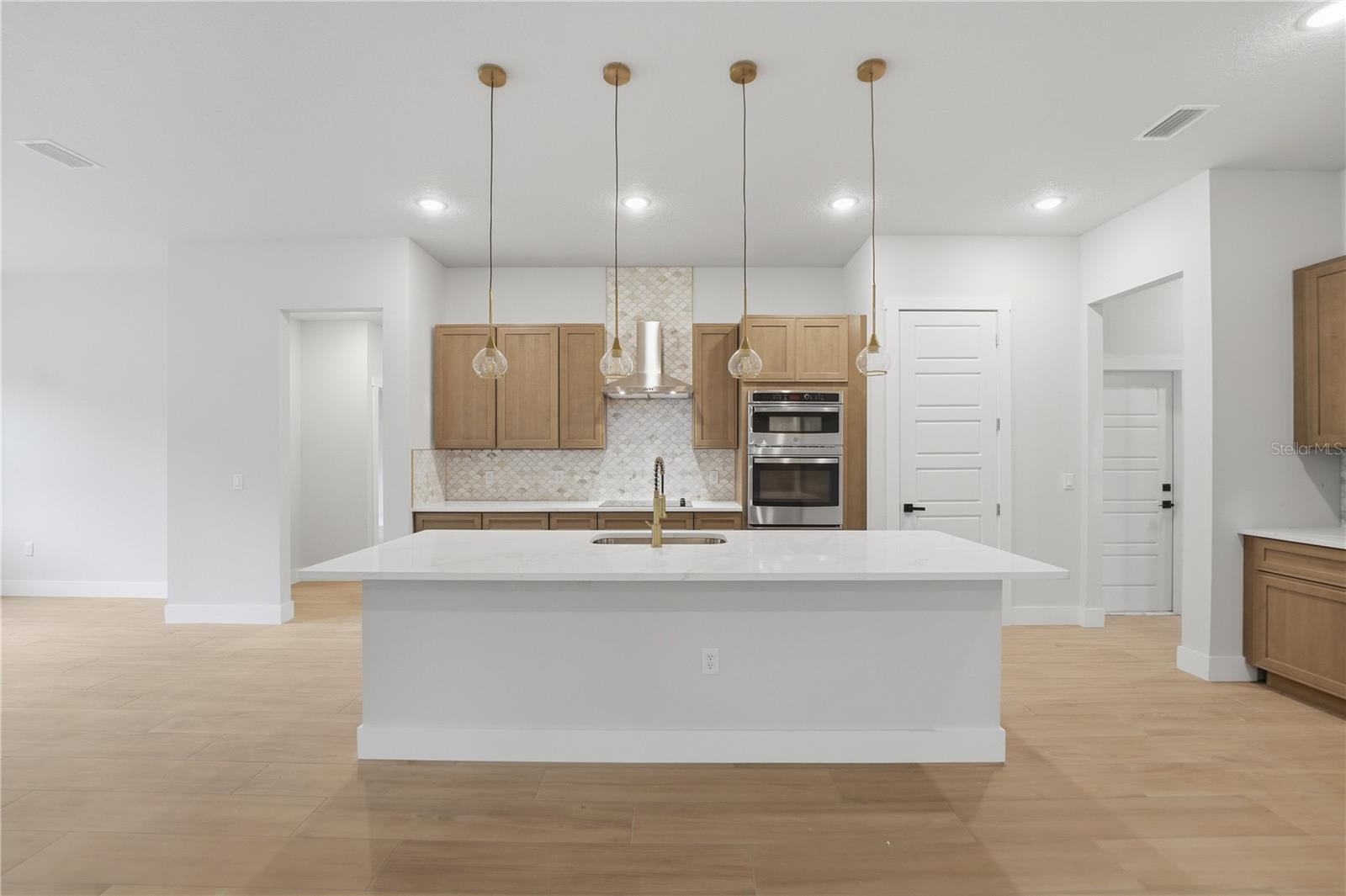 Image 20 of 59 For 1516 Pine Island Road