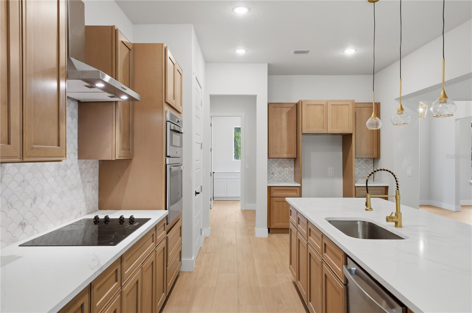 Image 28 of 59 For 1516 Pine Island Road