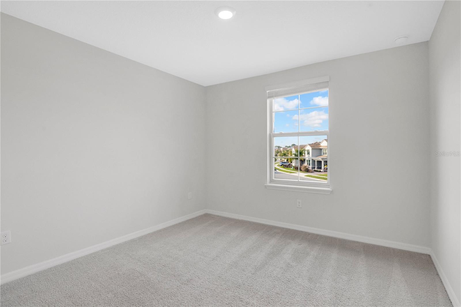 Image 25 of 51 For 16209 Admirals Cove Lane